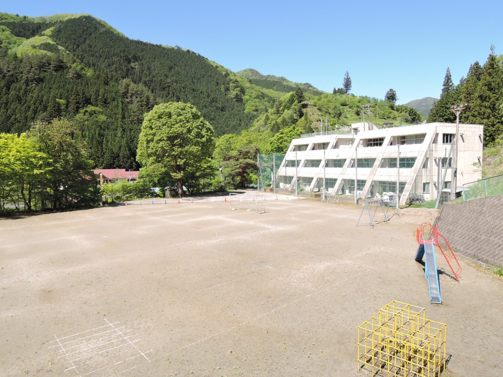西原小学校